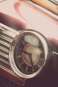 老式汽车时钟