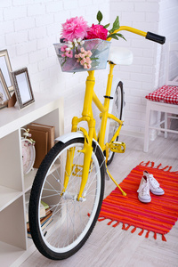 黄色的复古自行车