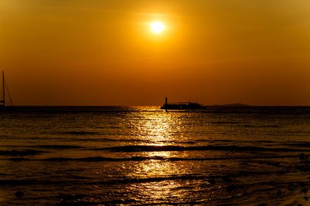 日落海滩上岛柯兰 Pattaya.Thailand