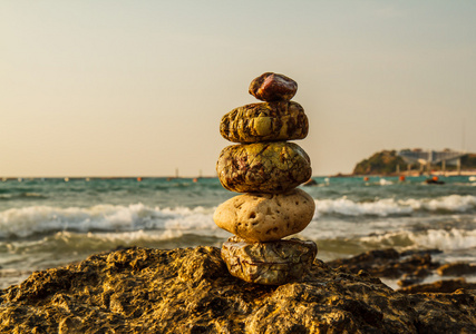 自然界中海沿岸的岩石