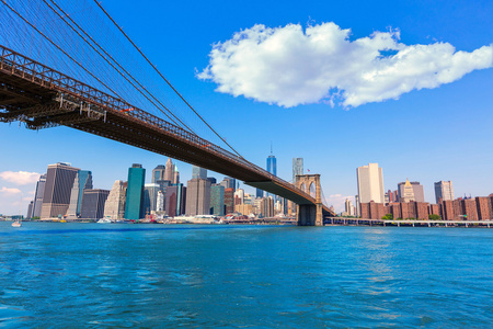 纽约的布鲁克林大桥和曼哈顿天际线
