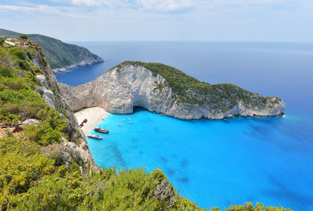 在希腊的 Navagio 海滩