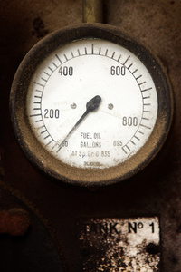 旧的燃油表