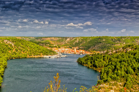 查看在 Skradin 湾