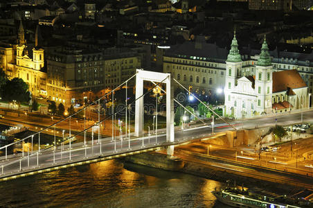 布达佩斯与伊丽莎白桥