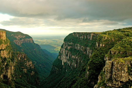在巴西南部的雄伟的峡谷