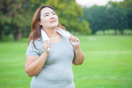 快乐的脂肪酸适合女人构成户外