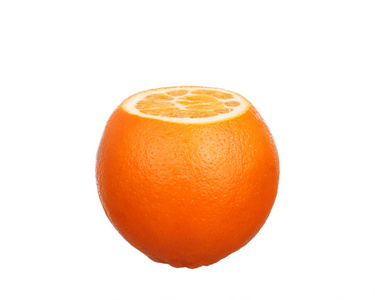 橙色水果一半和两个网段或 cantles 隔离上白色背景抠图