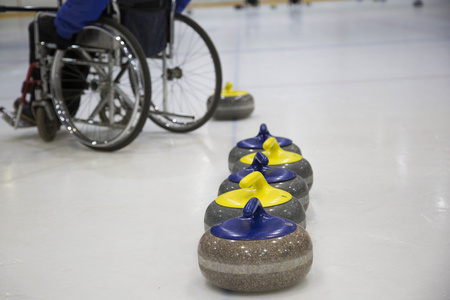 残奥会冰壶训练轮椅冰壶图片