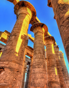 卡纳克神庙埃及柱子大会堂中的列