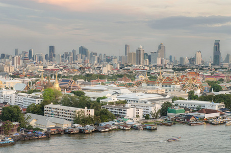 曼谷大皇宫湄南河沿河黄昏时分，曼谷，Thaila