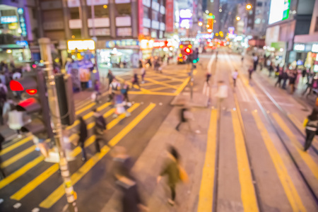 运动模糊背景拥挤的人住在城市图片