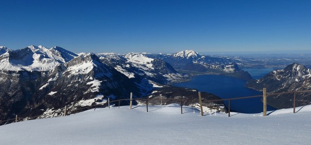 在冬天湖 Vierwaldstattersee