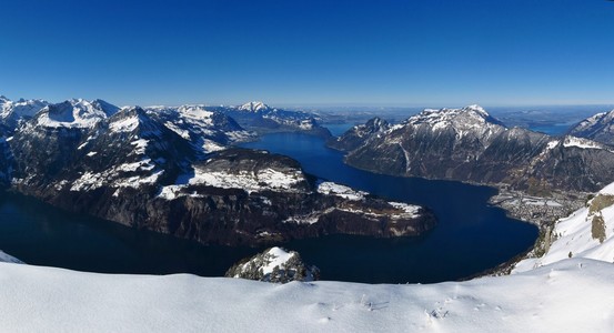 在冬天湖 Vierwaldstattersee