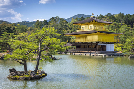 在日本京都的金阁寺 金阁寺  的视图