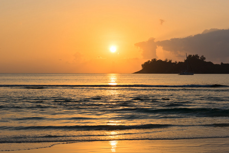 美丽的热带夕阳海洋背景