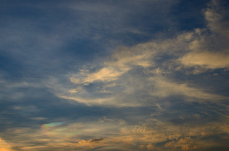 落日与伊立德和云图片
