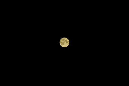 夜空中的圆月