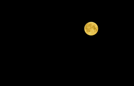 夜空中的圆月