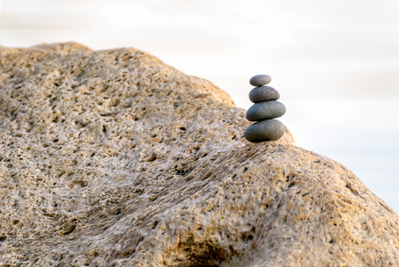石头在户外平衡
