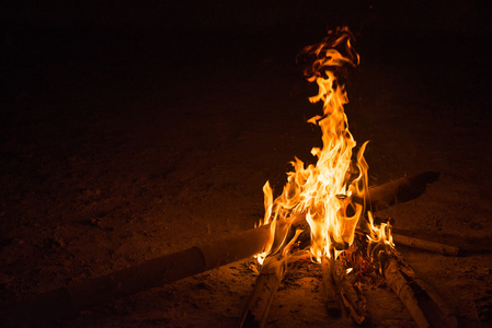火和木柴架