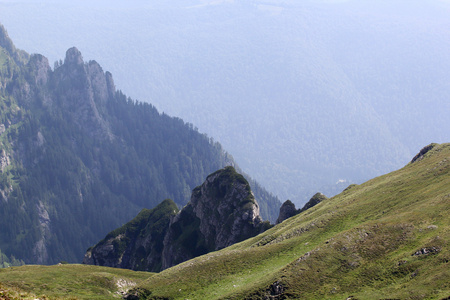 从左支山的景观，在罗马尼亚南喀尔巴阡的一部分