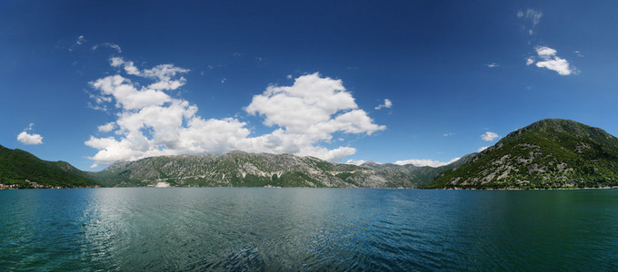 博卡科托尔湾全景从上述山