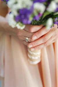 修指甲的婚礼花束