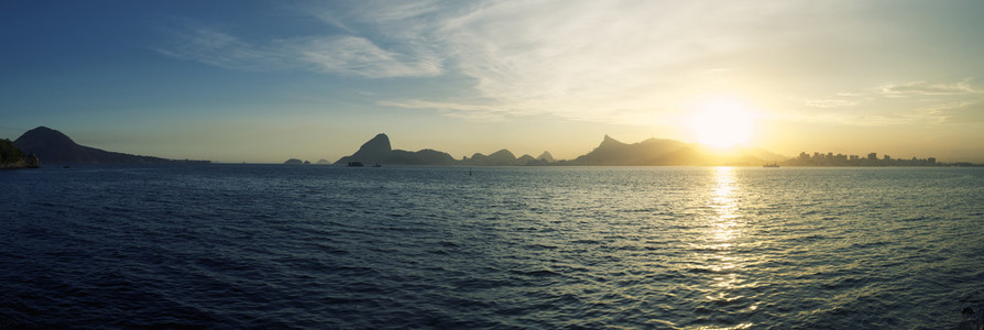 力拓与舒格洛夫山瓜纳巴拉湾全景