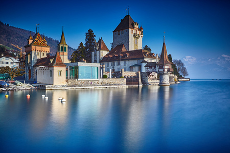 Oberhofen 城堡上图恩湖