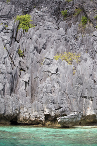 在爱妮岛，菲律宾的精彩泻湖。岩石和海