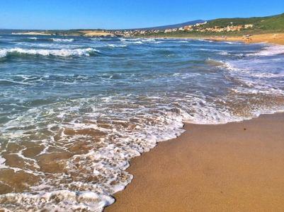 伊斯竞技场海滩上的巨浪