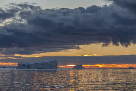 午夜阳光德雷克海峡南极洲