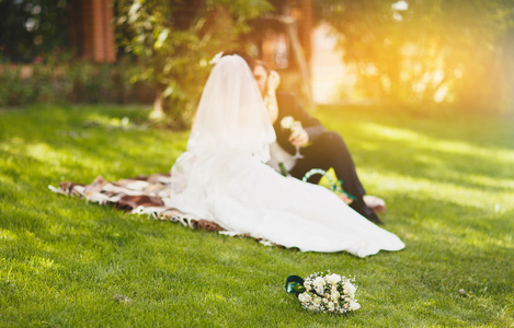 美丽的婚纱夫妇享受婚礼