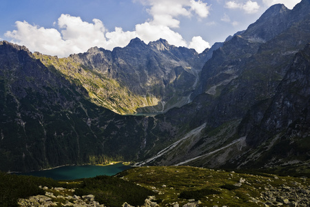 观在眼睛的谷湖与黑海池塘在波兰山脉上, 塔特拉山