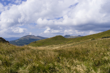 Bieszczady 山脉的山丘