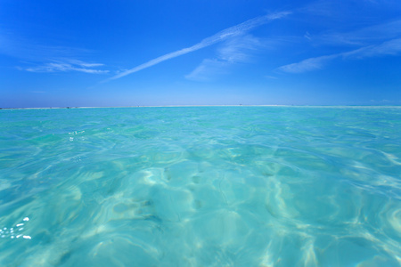 蓝蓝的天空和加勒比海
