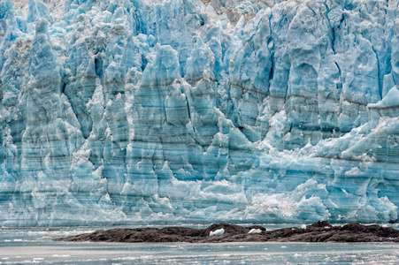 哈伯德同时在阿拉斯加融化的冰川