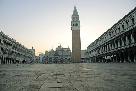 广场圣与钟楼，basilika san marco 马可和公爵宫。威尼斯意大利