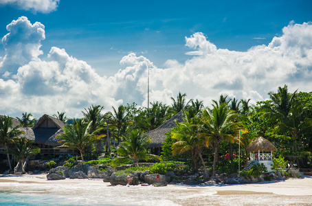 在多米尼加共和国 塞舌尔 加勒比 毛里求斯 菲律宾 巴哈马的远程热带天堂海滩上放松