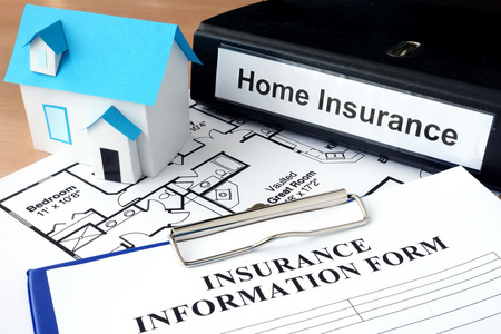 房子和文件夹与家庭保险模型