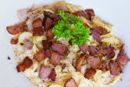 意大利面条 carbonara 菜忽视镜头