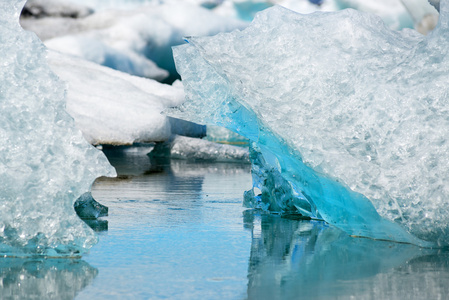 在冰岛 Jokulsarlon 泻湖