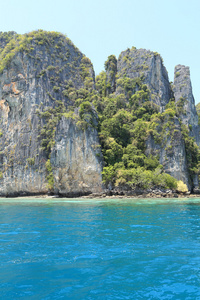 悬崖和清澈的海水 Phi Phi Leh 岛