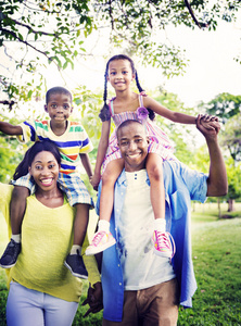 非洲裔美国家庭幸福图片