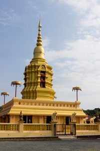 黄色的佛教宝塔