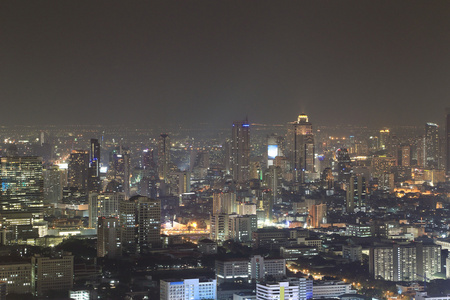 曼谷市顶视图在晚上