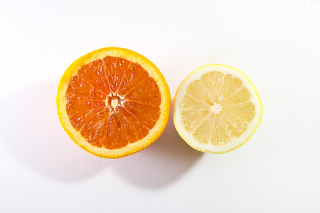 半橘子和半柠檬