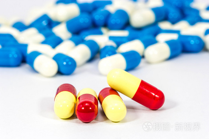 胶囊的白色背景上的药照片-正版商用图片1j21li-摄图新视界