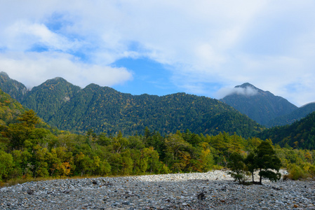 日本北部阿尔卑斯山的风景